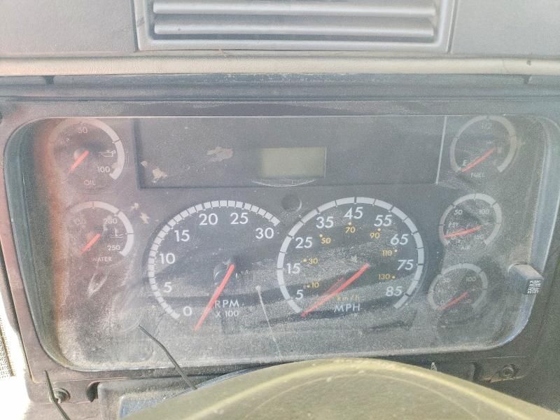 2004 Freightliner Columbia 120 Semi Truck