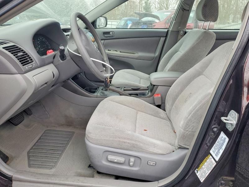 2004 Toyota Camry le