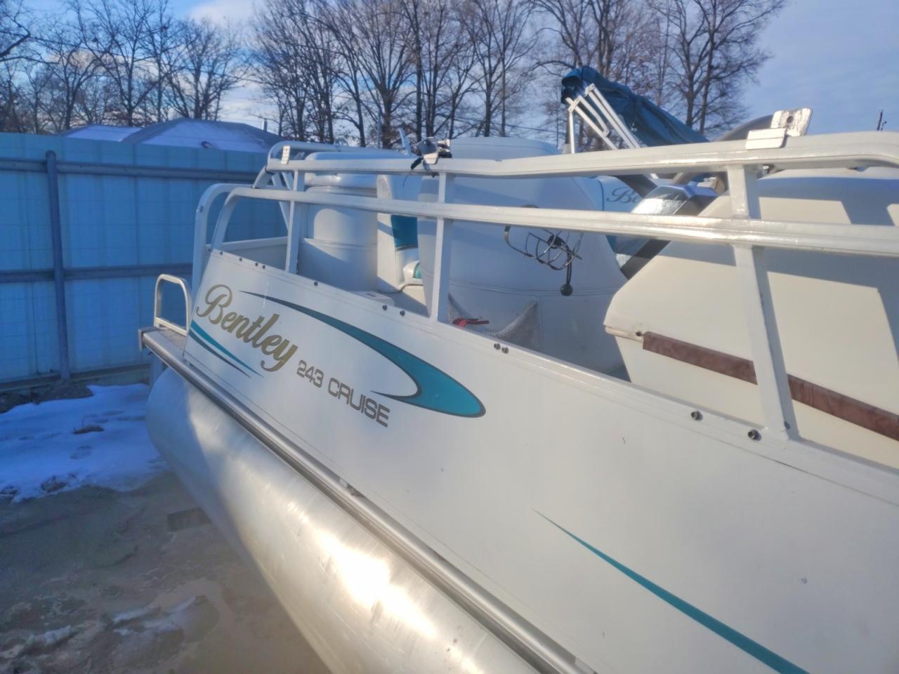 2006 Bently 243 Cruise Pontoon Boat