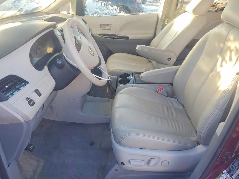 2013 Toyota Sienna le