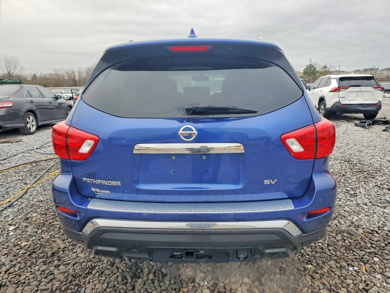 2020 Nissan Pathfinder sv