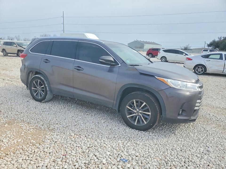 2017 Toyota Highlander se