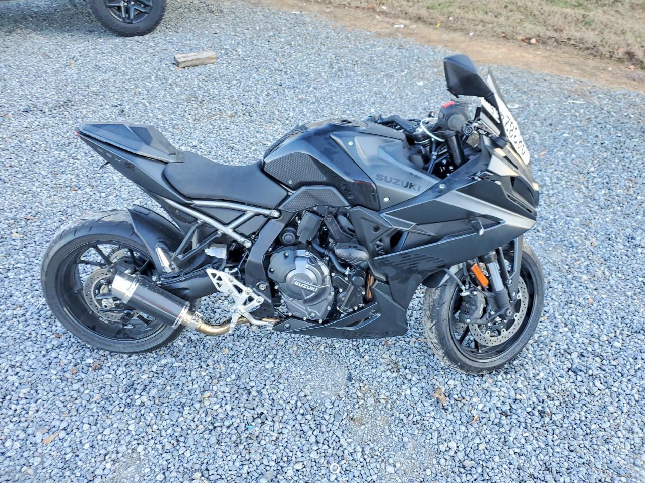 2025 Suzuki GSX800 F