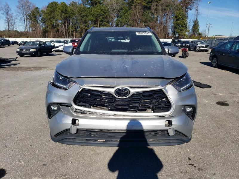 2021 Toyota Highlander xle