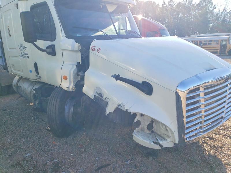 2012 Freightliner Cascadia 125 Semi Truck