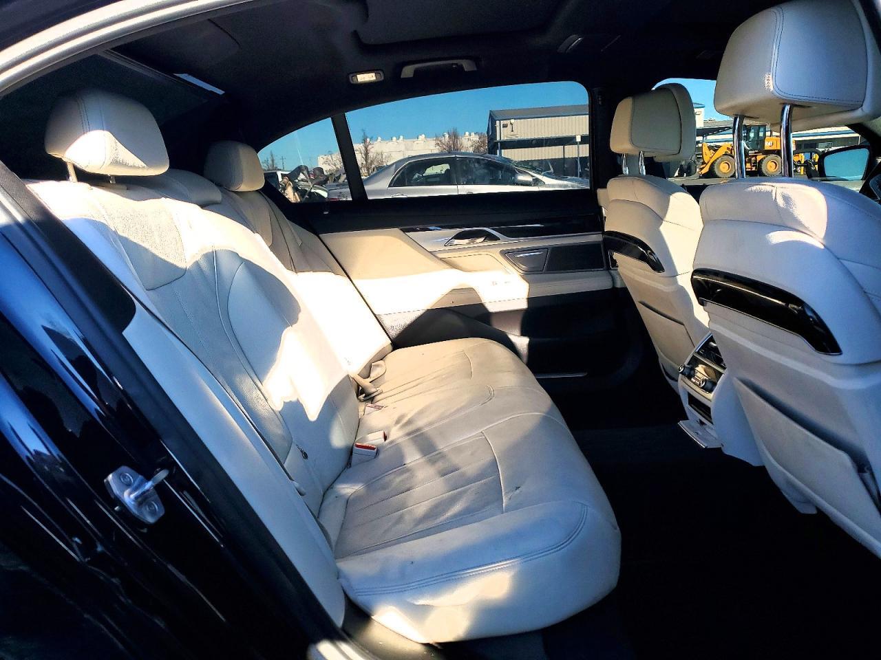 2016 BMW 740 i