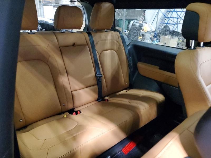 2023 Land Rover Defender 90 s