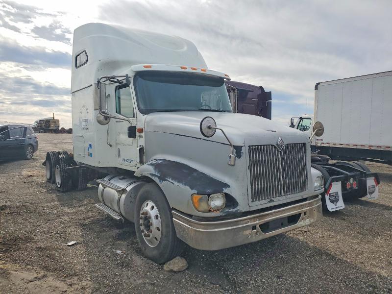 2006 International 2000 International 9400I Semi Truck