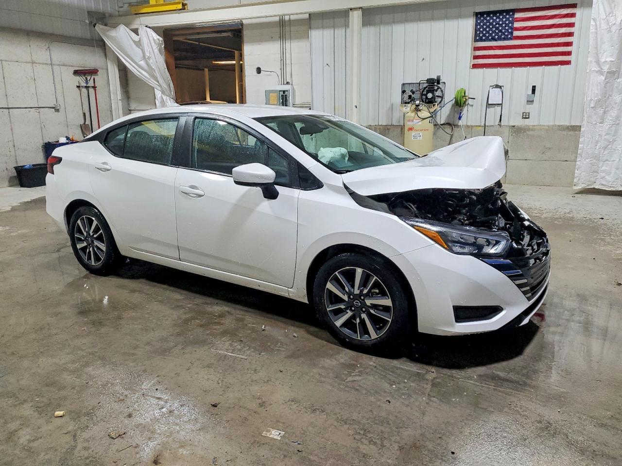 2025 Nissan Versa sv