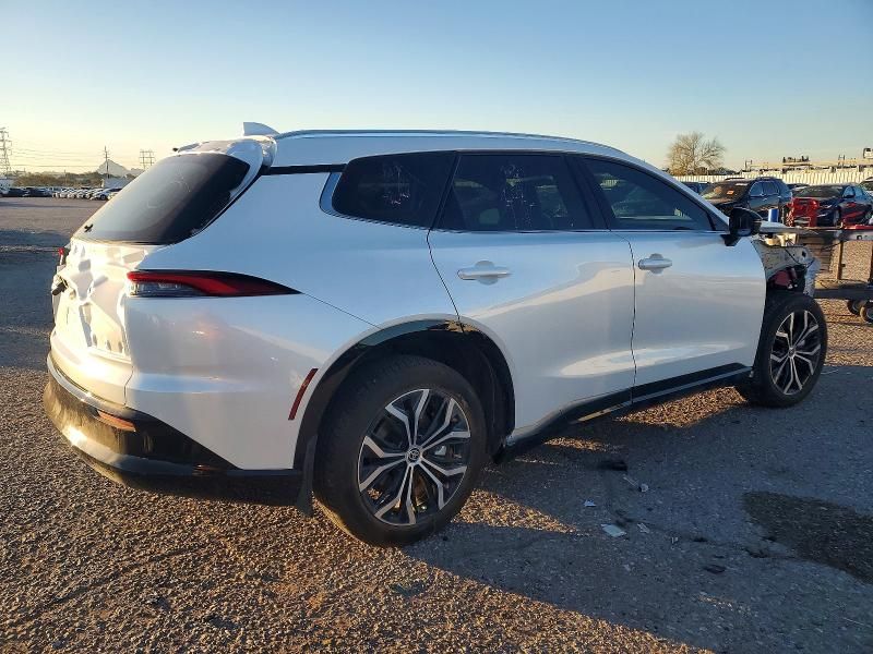 2025 Toyota Crown Signia xle