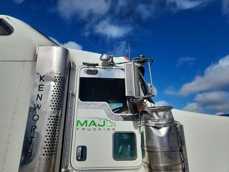 2007 Kenworth W900 Semi Truck