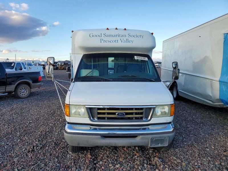 2003 Ford Econoline E350 Super Duty Cutaway van