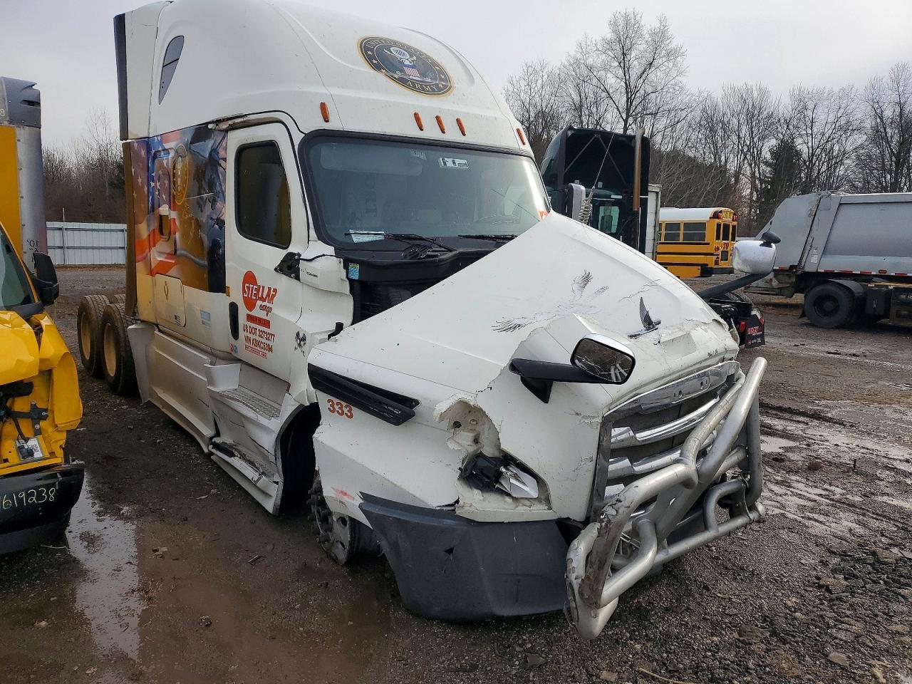 2019 Freightliner Cascadia 126 Semi Truck