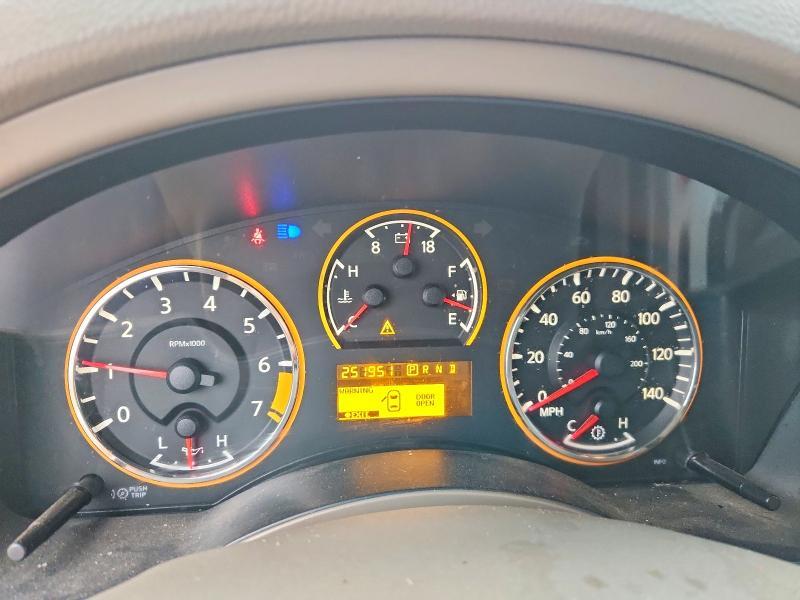 2013 Nissan Armada sv