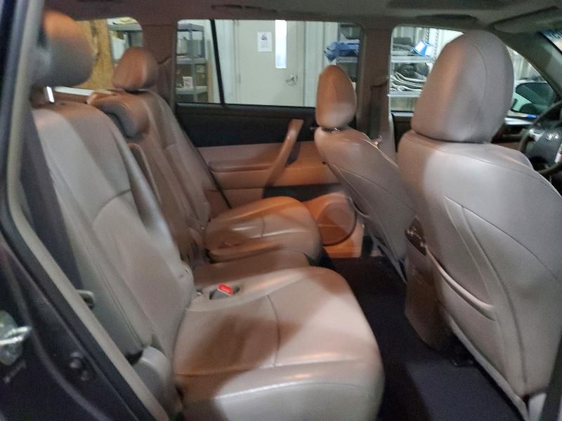 2011 Toyota Highlander Base