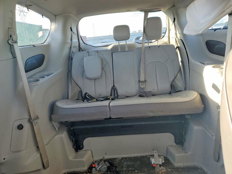 2017 Chrysler Pacifica Touring l