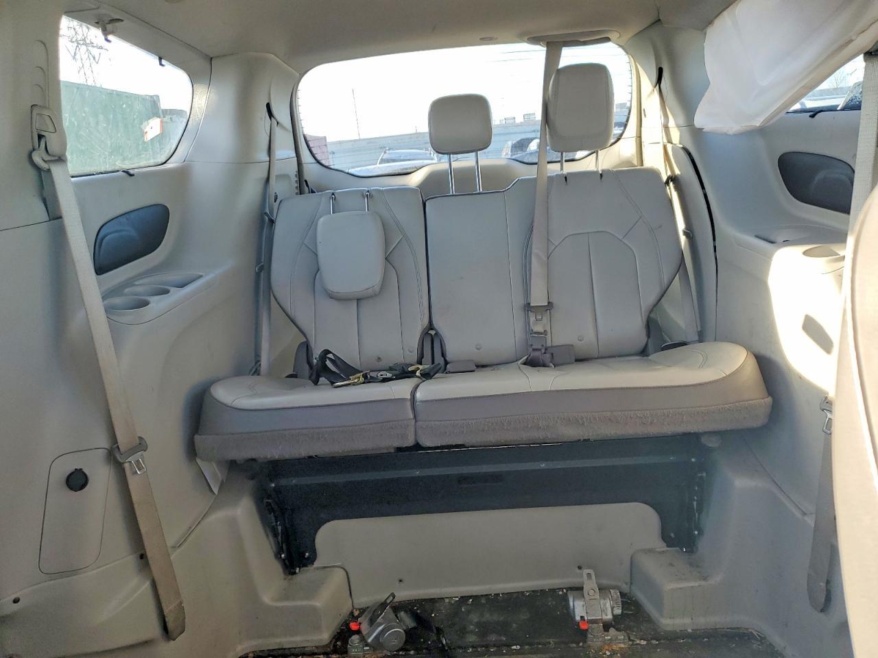 2017 Chrysler Pacifica Touring l