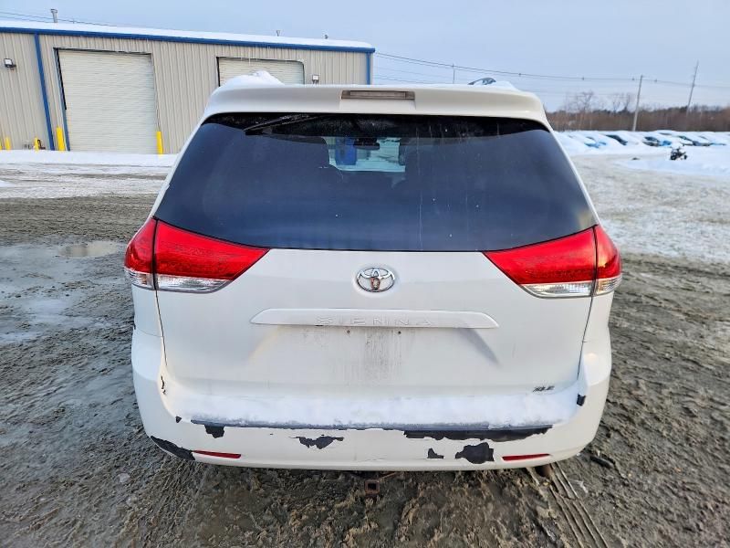 2011 Toyota Sienna xle