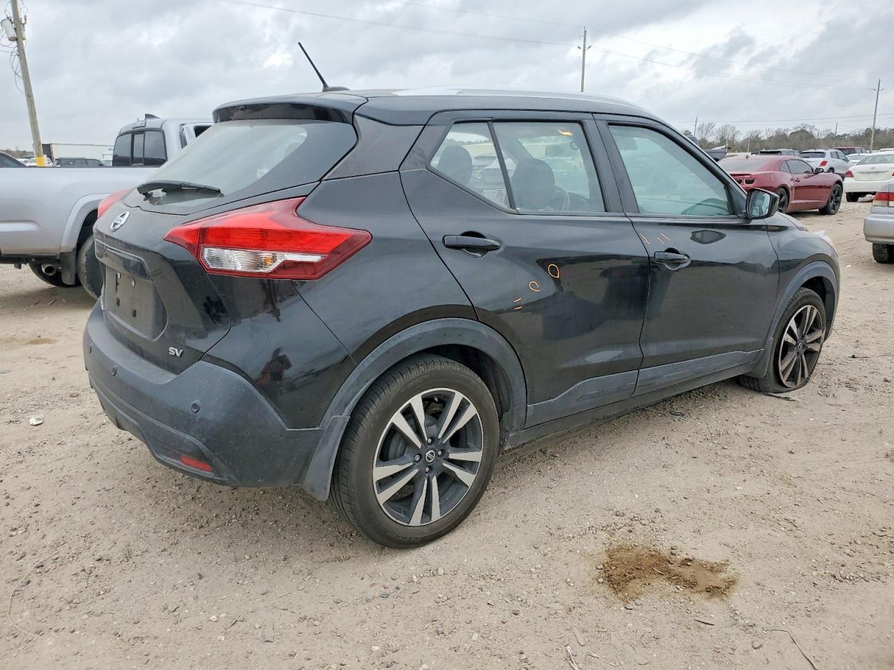 2020 Nissan Kicks sv