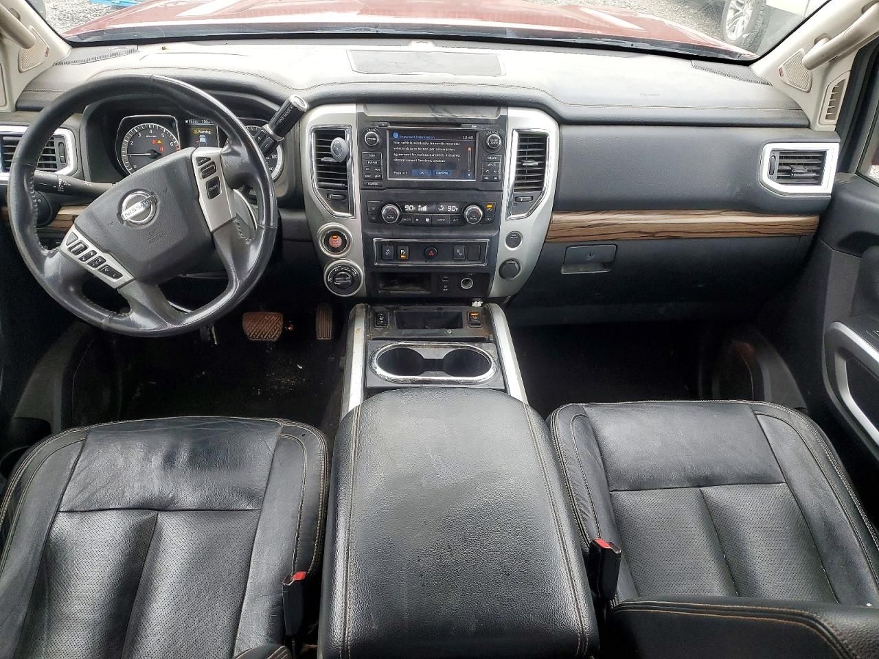 2017 Nissan Titan sv