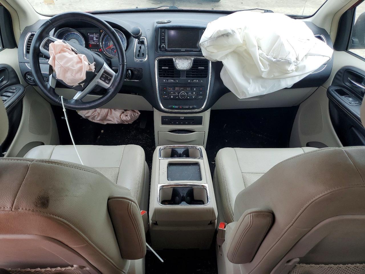 2013 Chrysler Town & Country Touring l