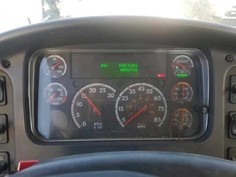 2017 Freightliner Business Class M2 Semi Truck