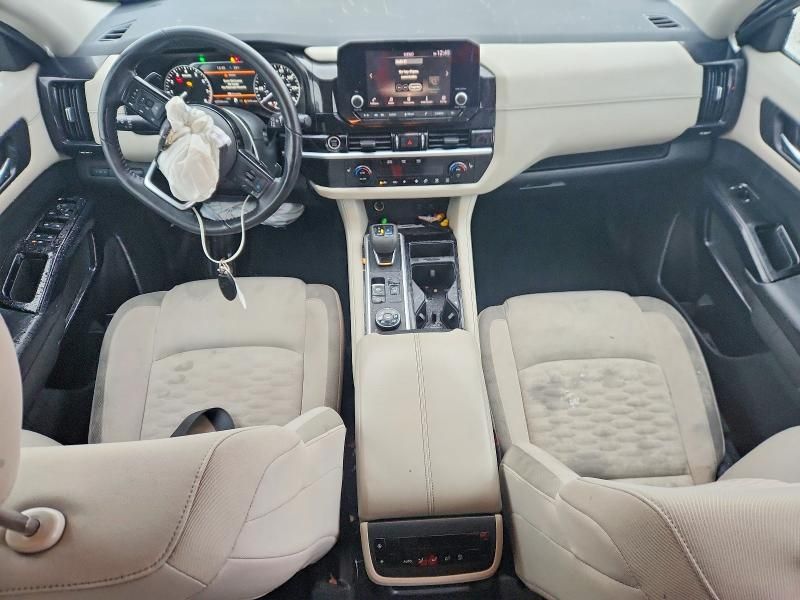 2022 Nissan Pathfinder sv