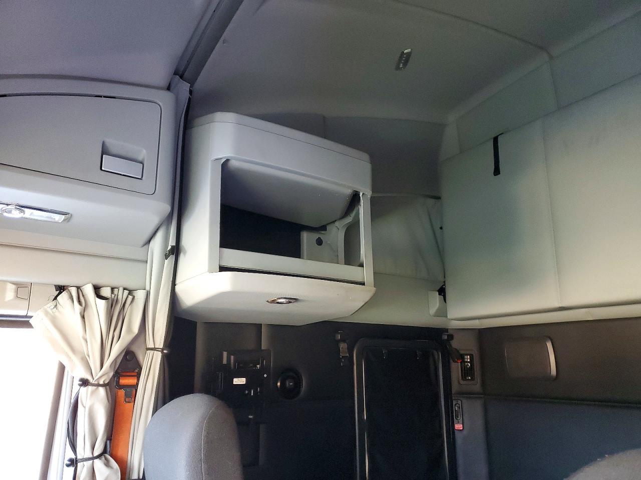 2023 Kenworth T680 Semi Truck