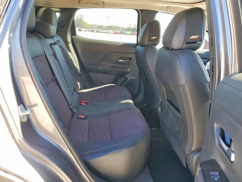 2025 Nissan Kicks sr