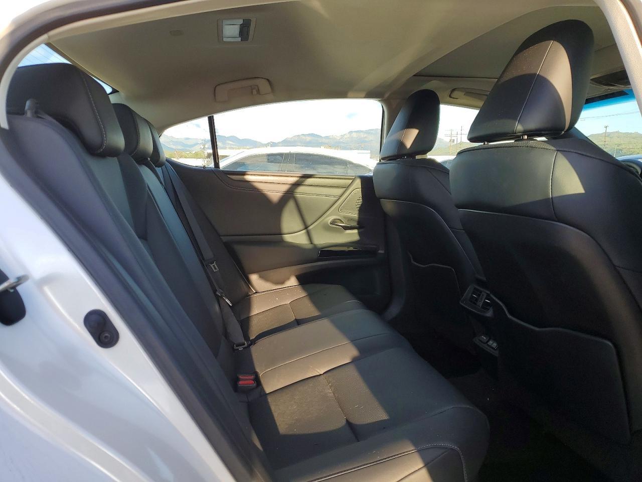 2025 Lexus Es 300h Base