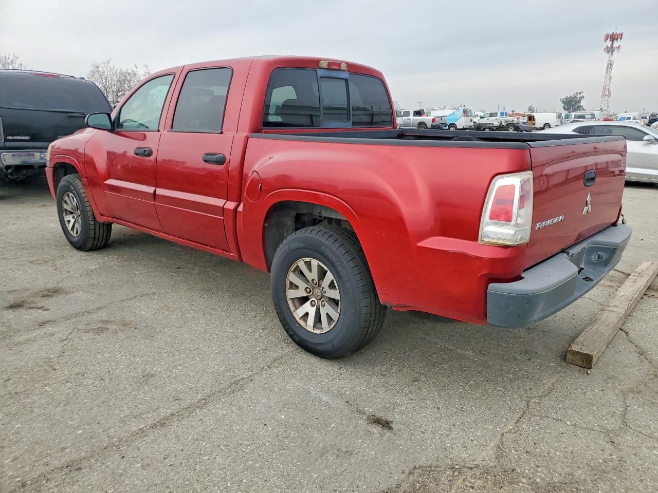 2009 Mitsubishi Raider LS