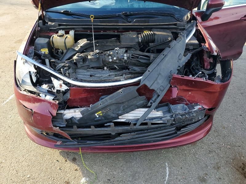 2020 Chrysler Voyager lxi