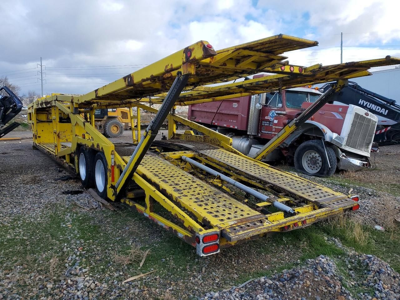 2004 Sun Valley Car Carrier