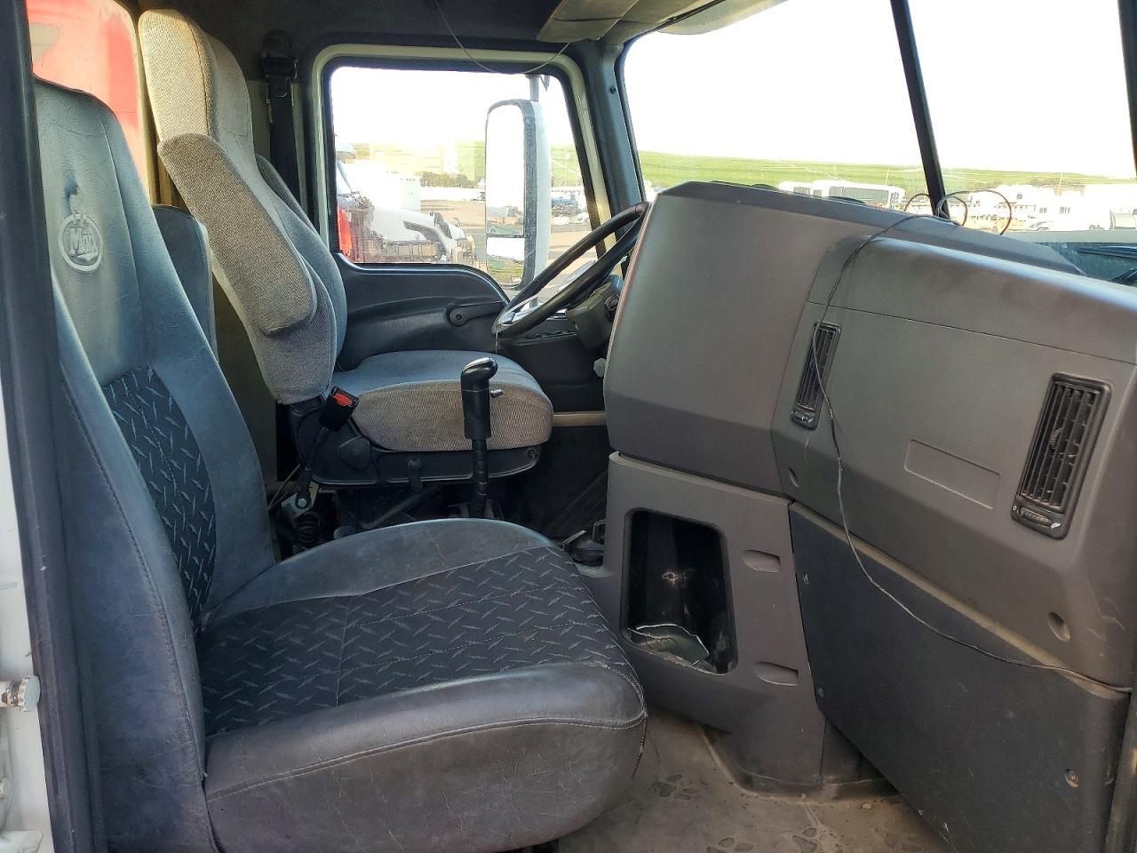 2016 Mack CXU613 Semi Truck