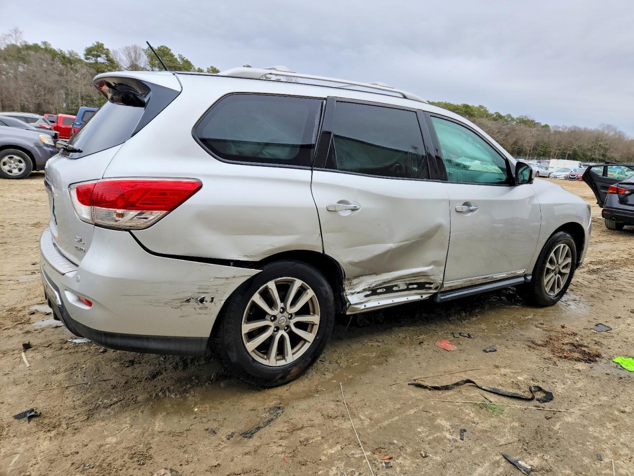 2016 Nissan Pathfinder sl