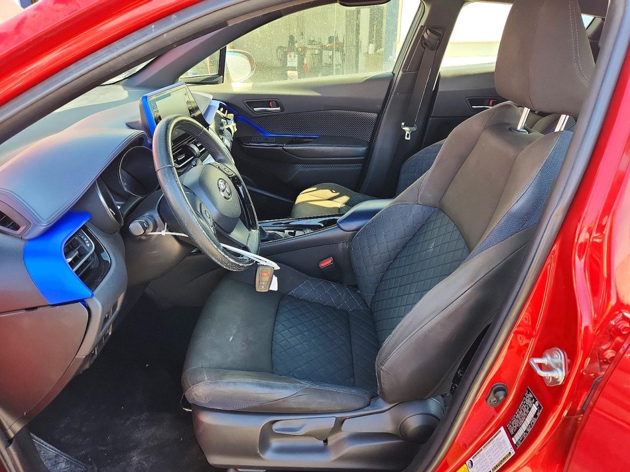 2021 Toyota C-hr xle