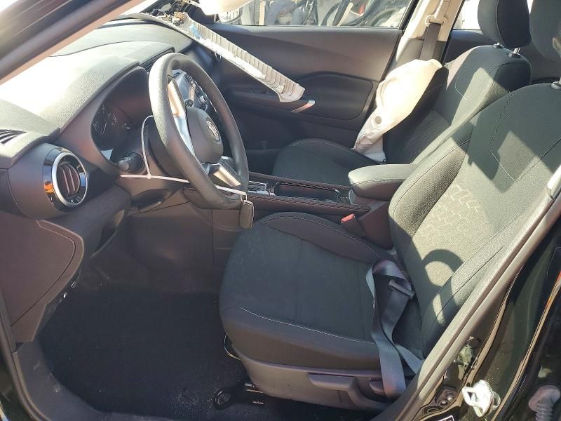 2024 Nissan Kicks sv