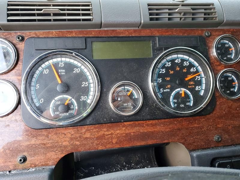 2017 Freightliner Cascadia 125 Semi Truck