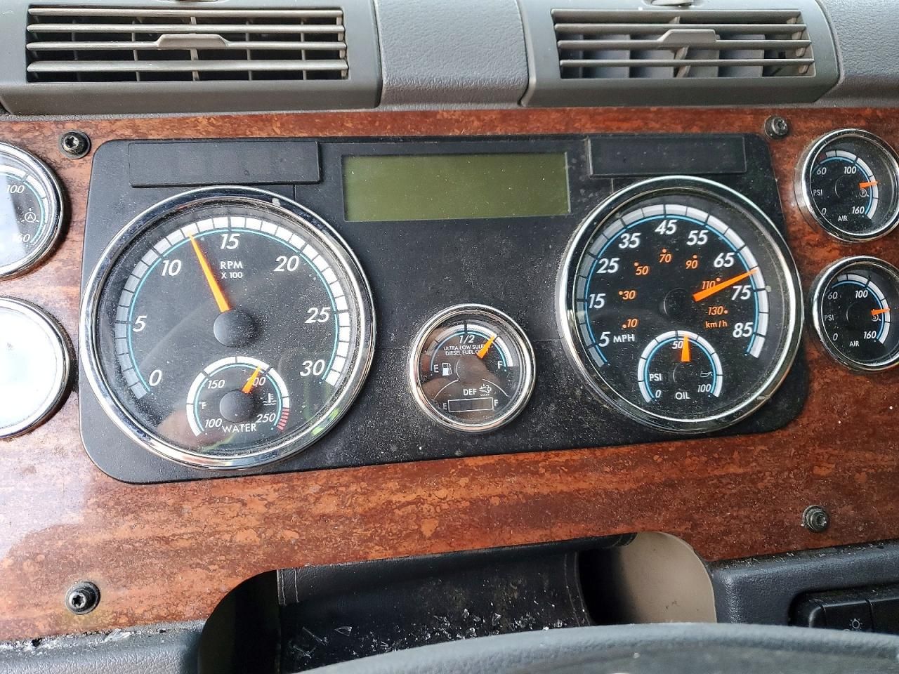 2017 Freightliner Cascadia 125 Semi Truck