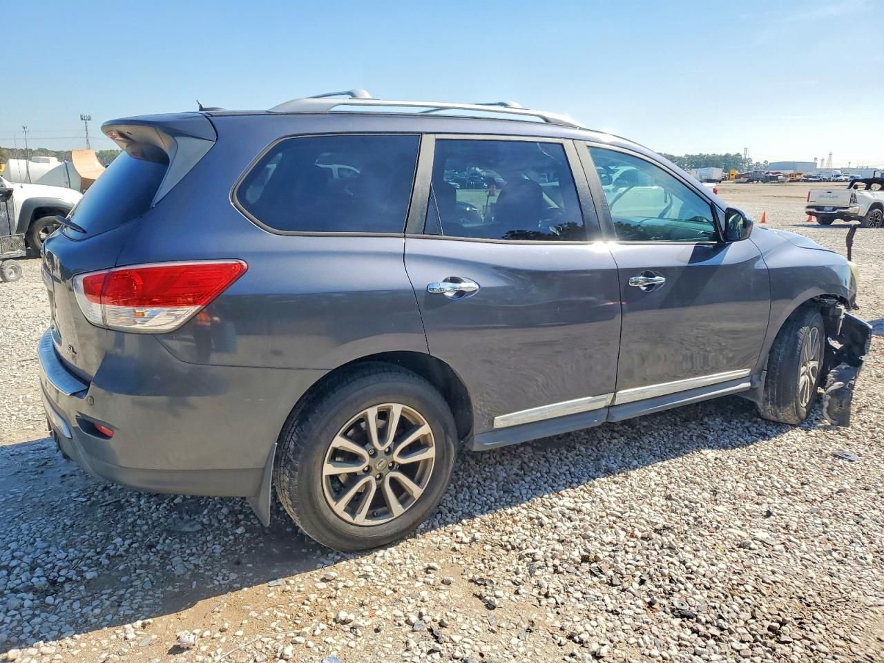 2013 Nissan Pathfinder s