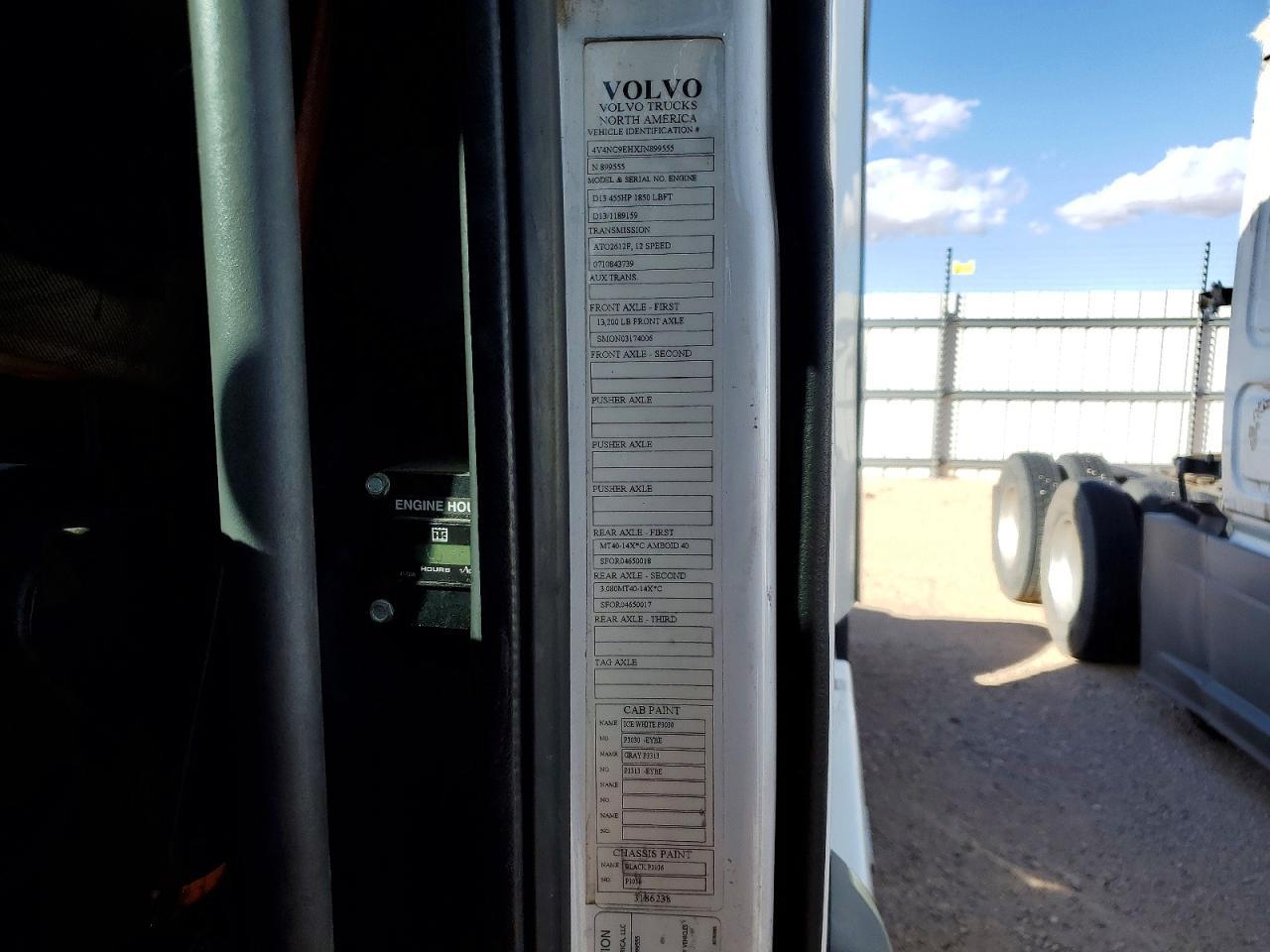 2018 Volv O VNL Semi Truck