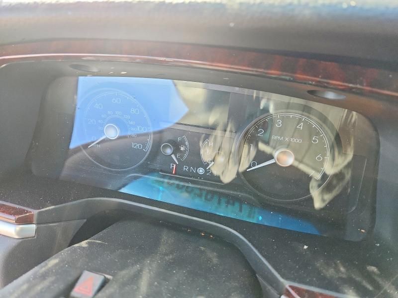 2009 Lincoln Town car Signature Limited