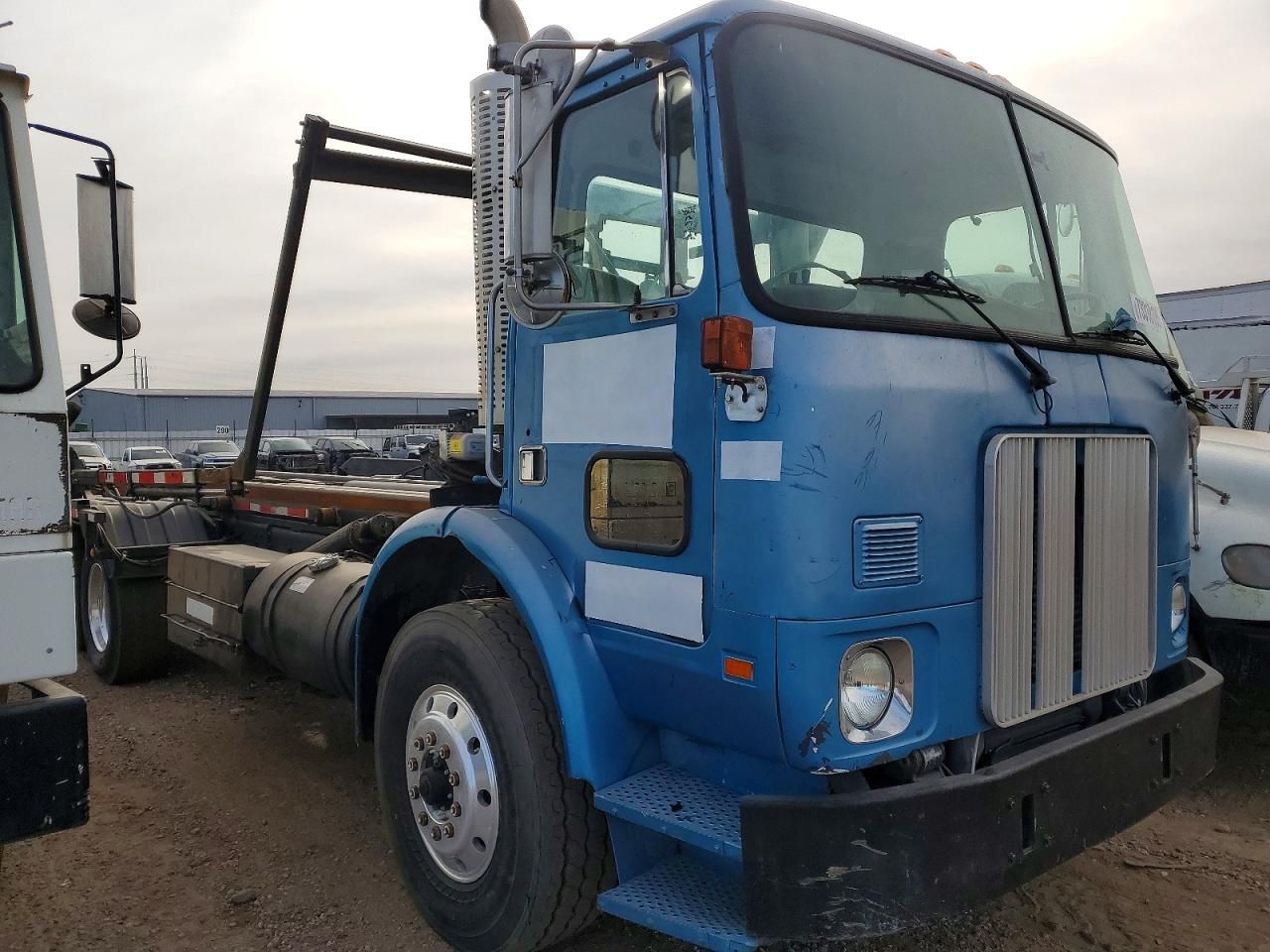 1996 Volvo Xpeditor ROLL-OFF Container Truck