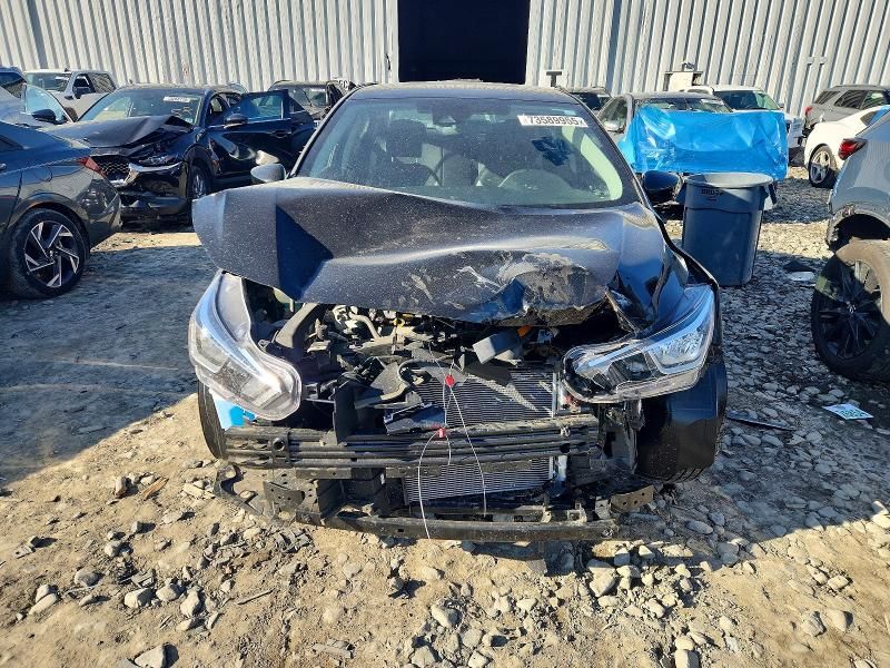 2022 Nissan Versa sv