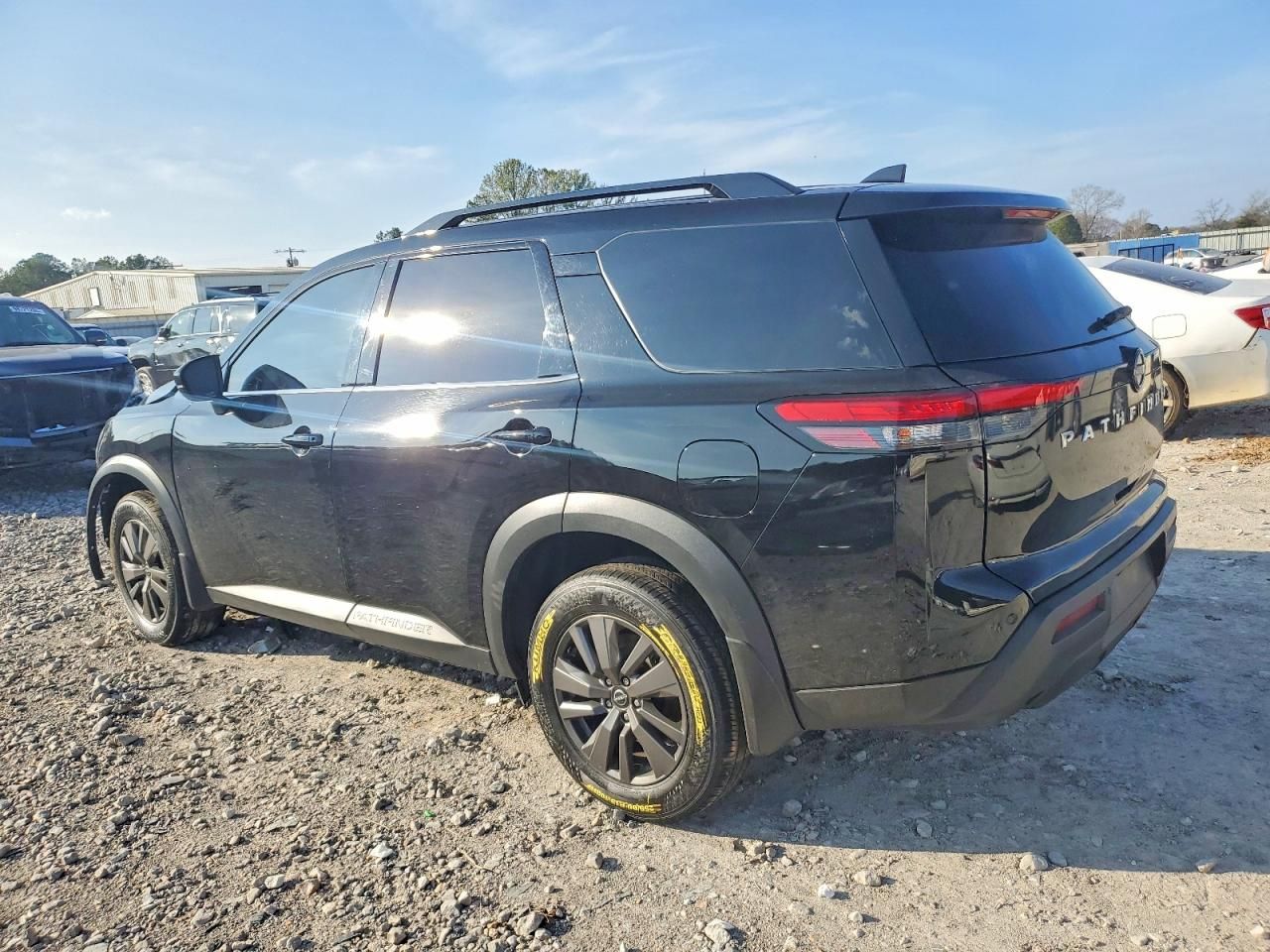 2024 Nissan Pathfinder sv