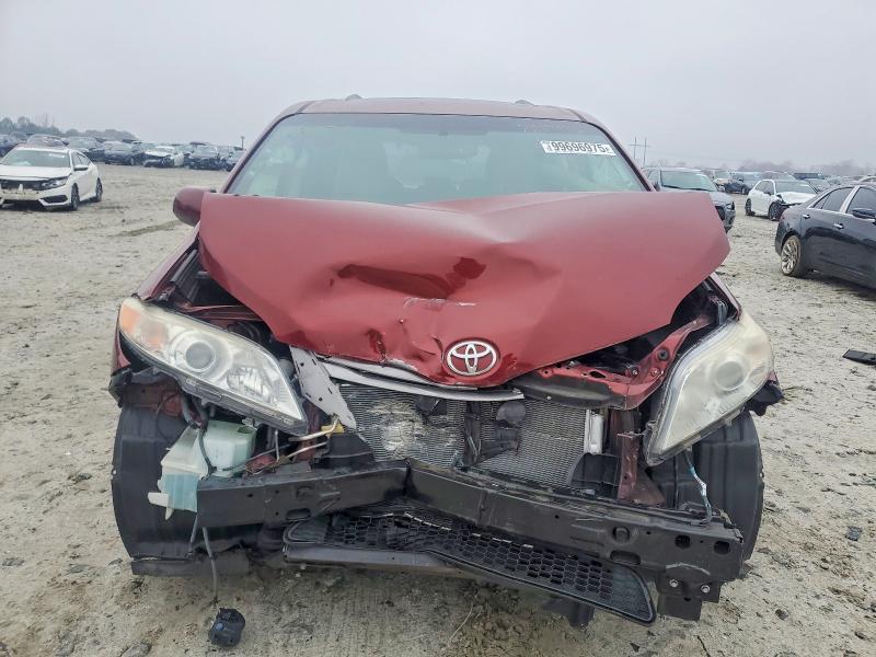 2015 Toyota Sienna xle Premium 8-passenger