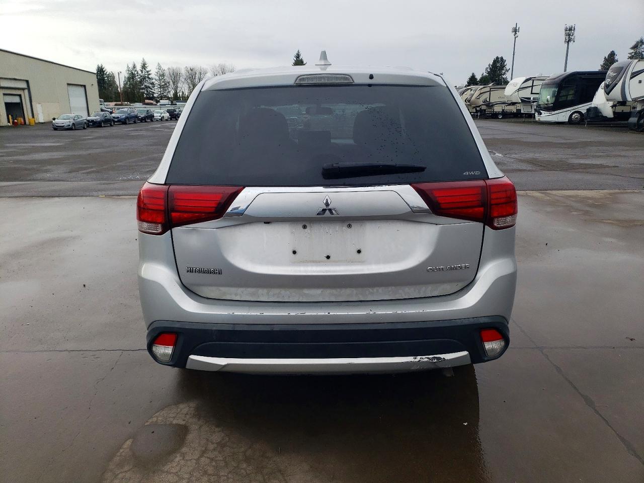 2018 Mitsubishi Outlander es