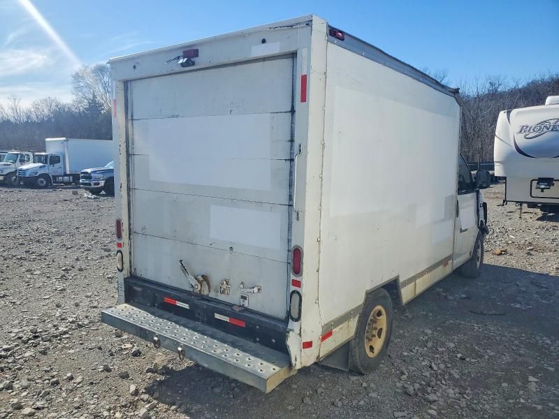 2010 GMC Savana BOX Truck