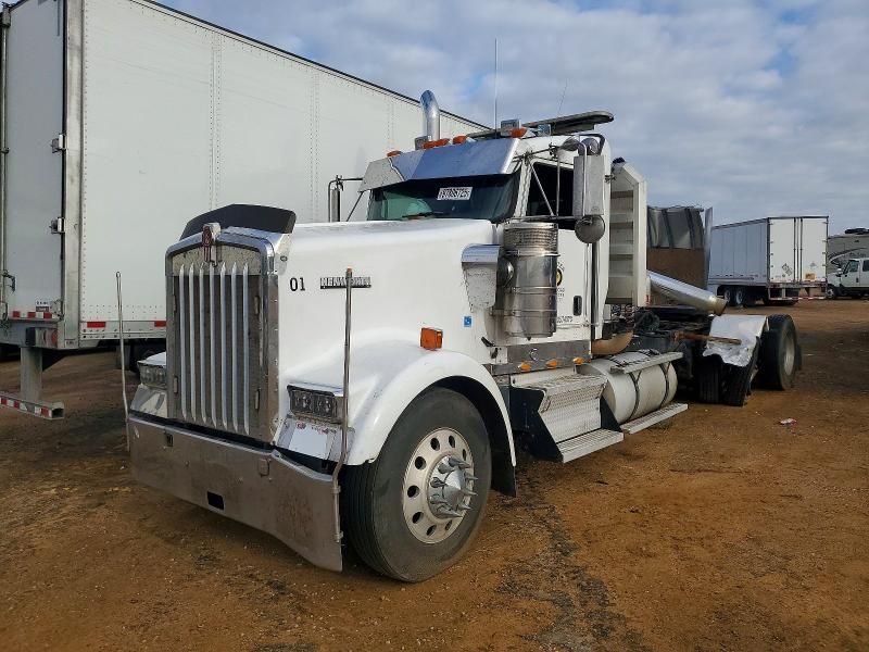 2011 Kenworth W900 Semi Truck