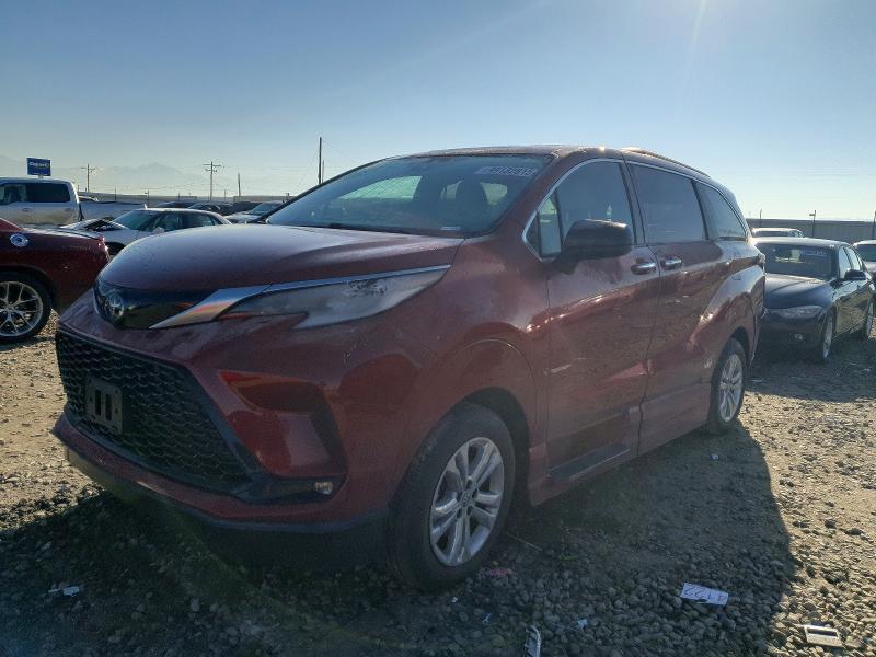 2022 Toyota Sienna xse